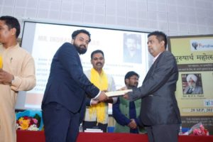 Indrasen Kumar with Ankit Pujara receiving Purusharth Award